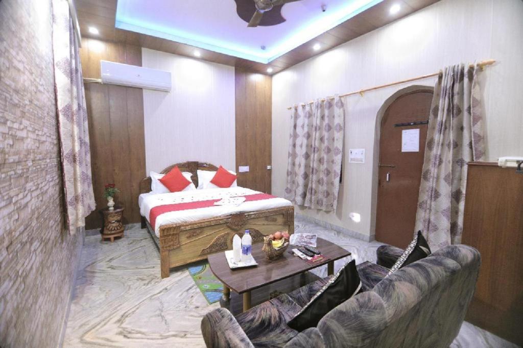 Двухместный (Стандартный двухместный номер с 1 кроватью) отеля Rashmi Palace, Агра
