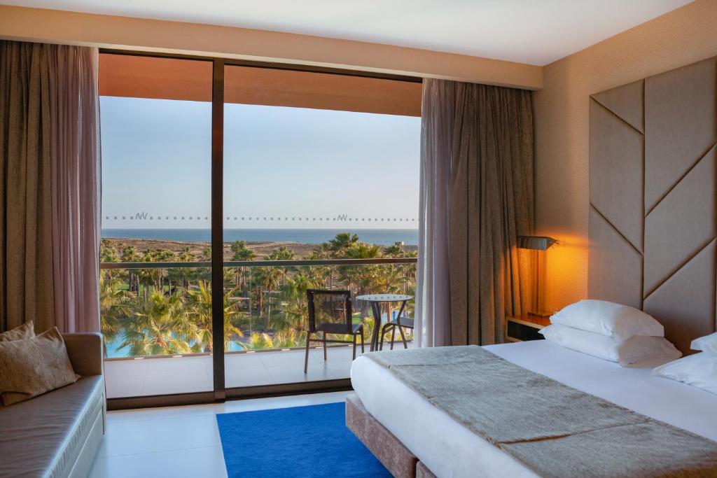 Семейный (Улучшенный семейный номер с видом на море) курортного отеля Vidamar Algarve Hotel - Dining Around Half Board, Албуфейра