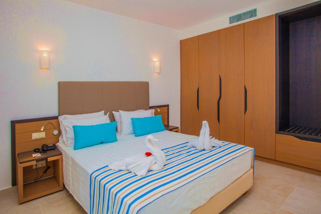 Сьюит (Улучшенный люкс с 1 спальней) отеля Minos Hotel, Ретимно, Крит