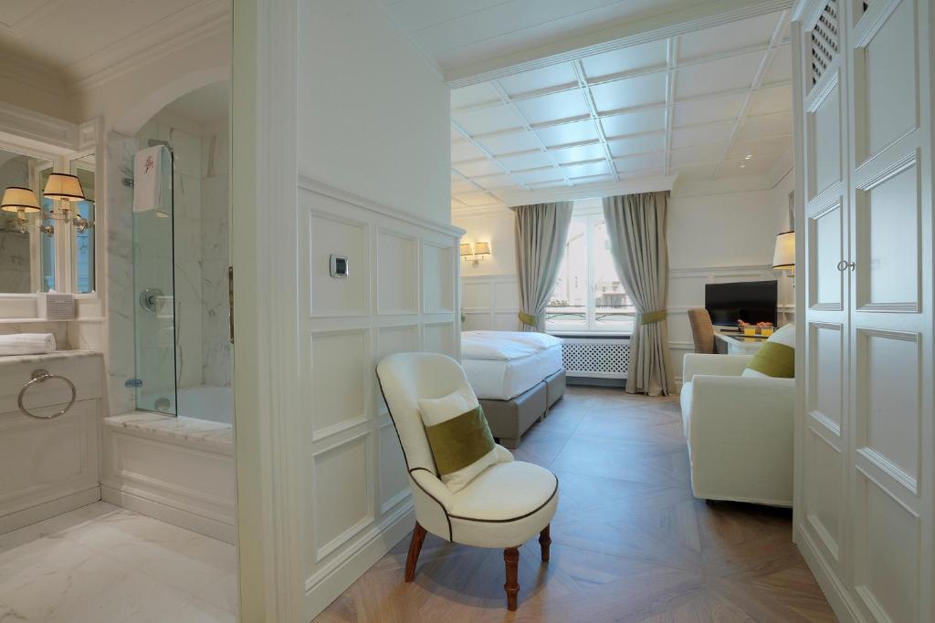 Двухместный (Двухместный номер с 1 кроватью и видом на реку) отеля Grand Hôtel des Alpes, Шамони-Мон-Блан