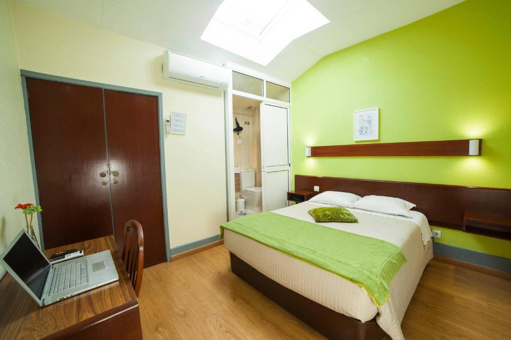 Двухместный (Двухместный номер с 1 кроватью и базовыми удобствами) отеля Hotel Estoril Porto, Порту