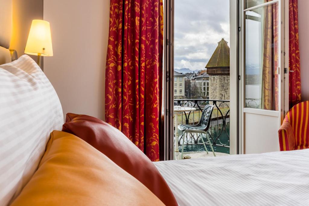 Двухместный (Двухместный номер с видом на реку и балконом) отеля Hotel Des Alpes, Люцерн