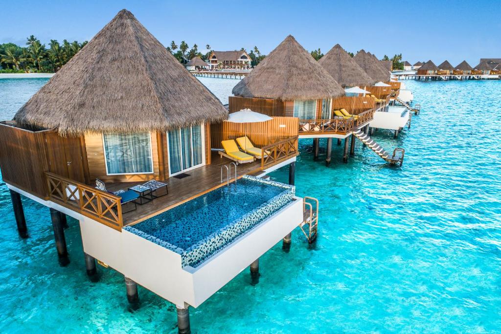 Вилла (Вилла Over Water Sunset с бассейном) курортного отеля Mercure Maldives Kooddoo Resort, Кудду