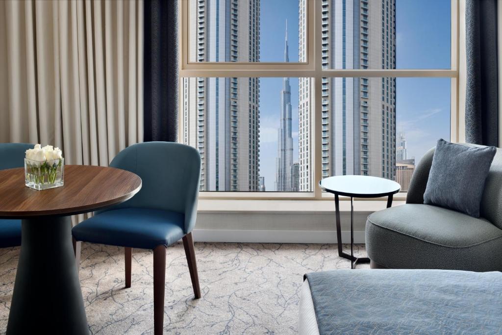 Двухместный (Номер Делюкс с кроватью размера «king-size» - Вид на небоскреб Бурдж-Халифа) апарт-отеля Mövenpick Hotel Apartments Downtown Dubai, Дубай