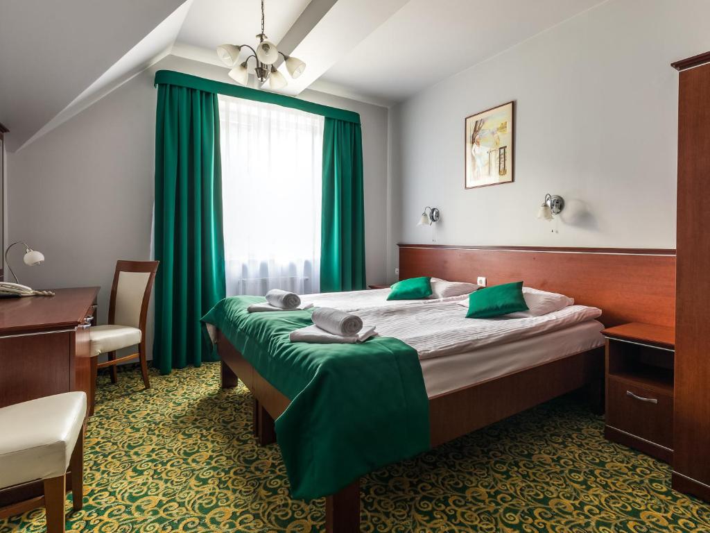Двухместный (Двухместный номер с 1 кроватью или 2 отдельными кроватями) отеля Hotel Skalite Spa & Wellness, Щирк