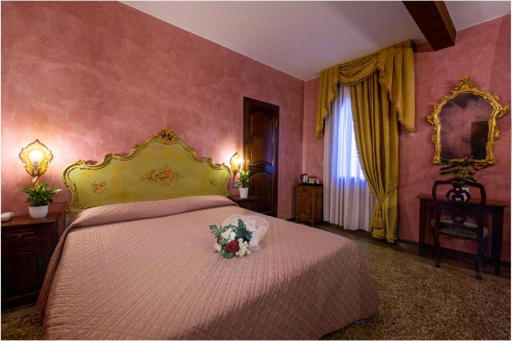 Двухместный (Роскошный двухместный номер с 1 кроватью или 2 отдельными кроватями) отеля Hotel Marconi, Венеция