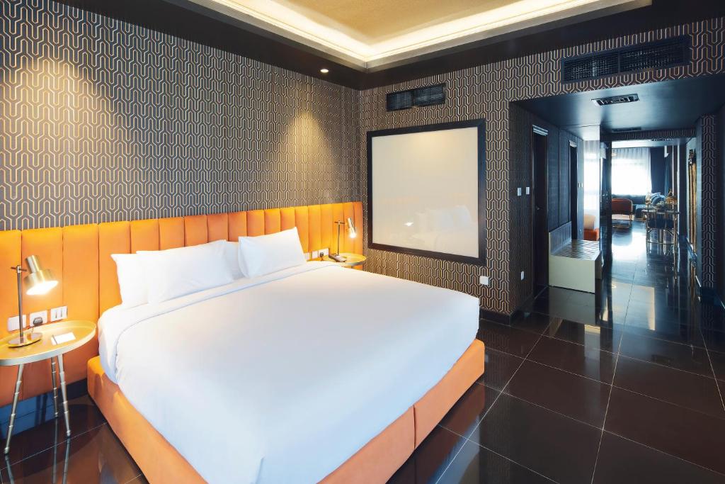 Сьюит (Фирменный люкс с собственным баром (для одноместного размещения)) отеля Occidental Al Jaddaf, Дубай