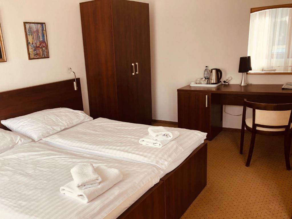 Двухместный (Standard Double Room with 2 Extra Beds), Hotel & Penzión Grand Matej