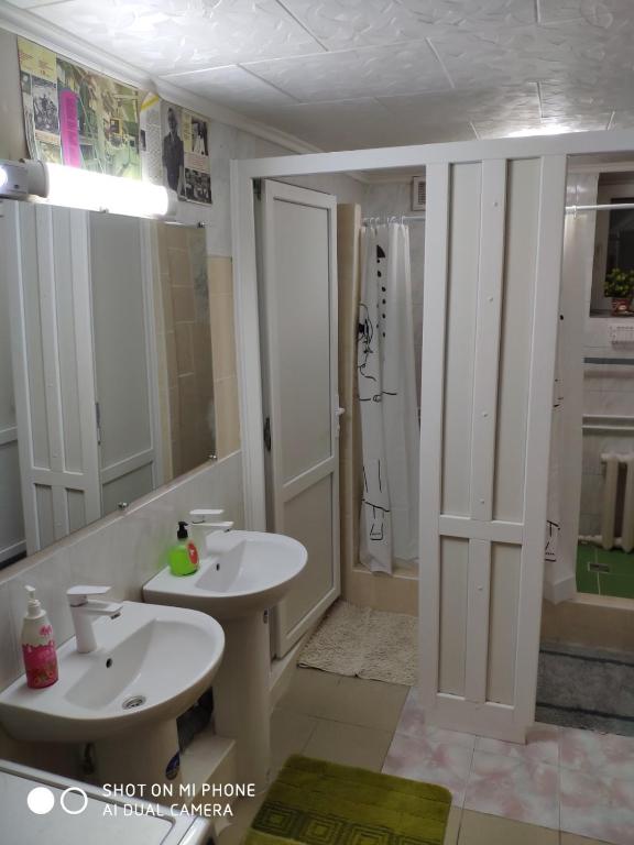 Номер (Кровать в общем 6-местном номере для мужчин и женщин) хостела Like Home Hostel, Тирасполь