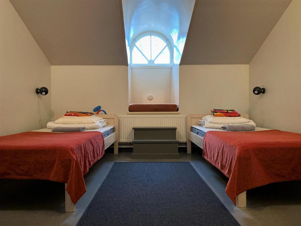 Двухместный (Двухместный номер с 2 отдельными кроватями и общей ванной комнатой) хостела Hostel Suomenlinna, Хельсинки