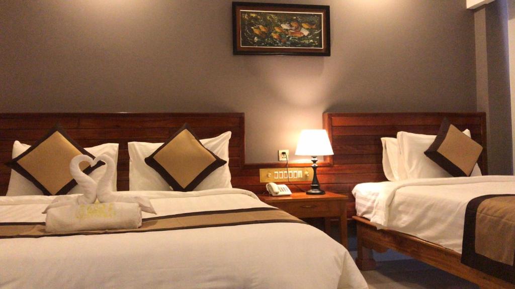 Трехместный (Улучшенный трехместный номер) отеля Aristocrat Residence & Hotel, Сиануквиль