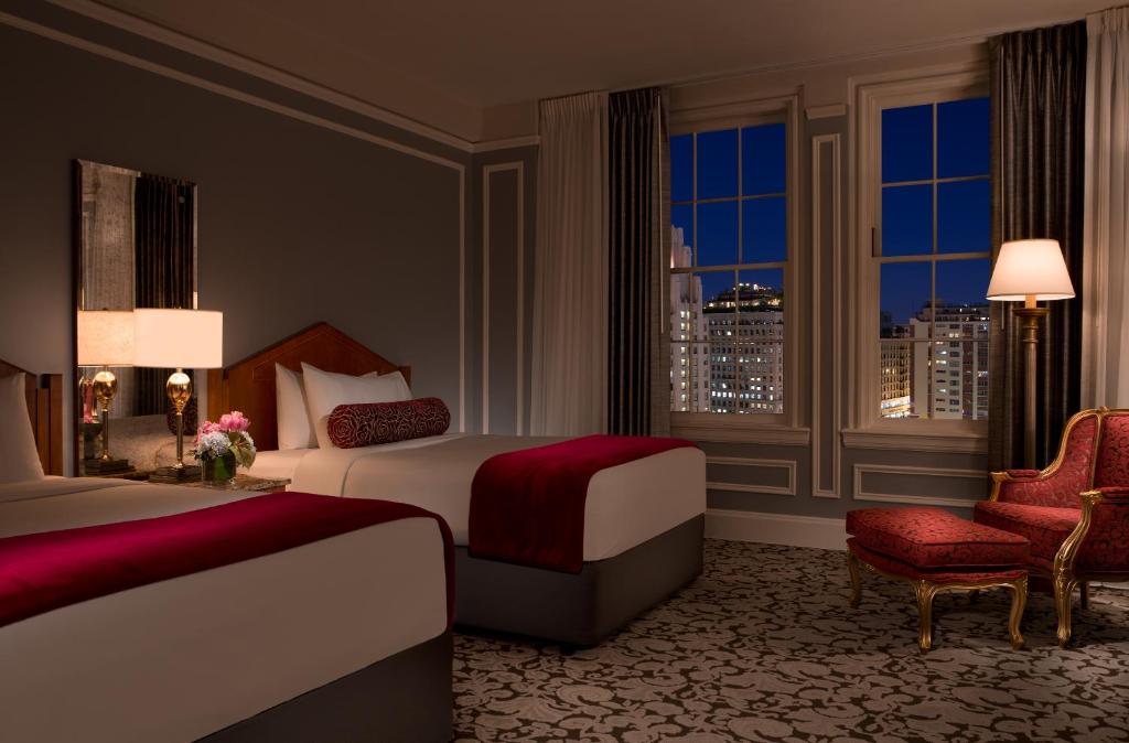 Сьюит (Люкс «Миллениум» с 2 двуспальными кроватями) отеля Millennium Biltmore Los Angeles, Лос-Анджелес