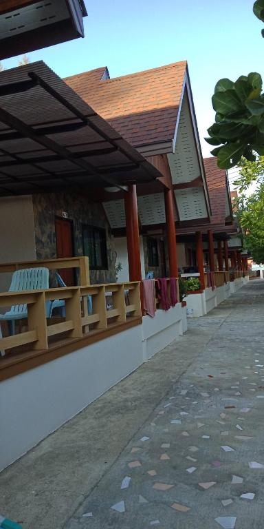 Номер (Бунгало (для 3 взрослых)) курортного отеля D.R. Lanta Bay Resort, Ко Ланта