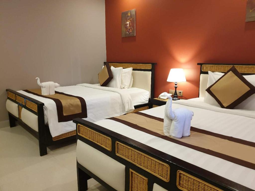 Двухместный (Улучшенный двухместный номер с 2 отдельными кроватями) отеля Aristocrat Residence & Hotel, Сиануквиль