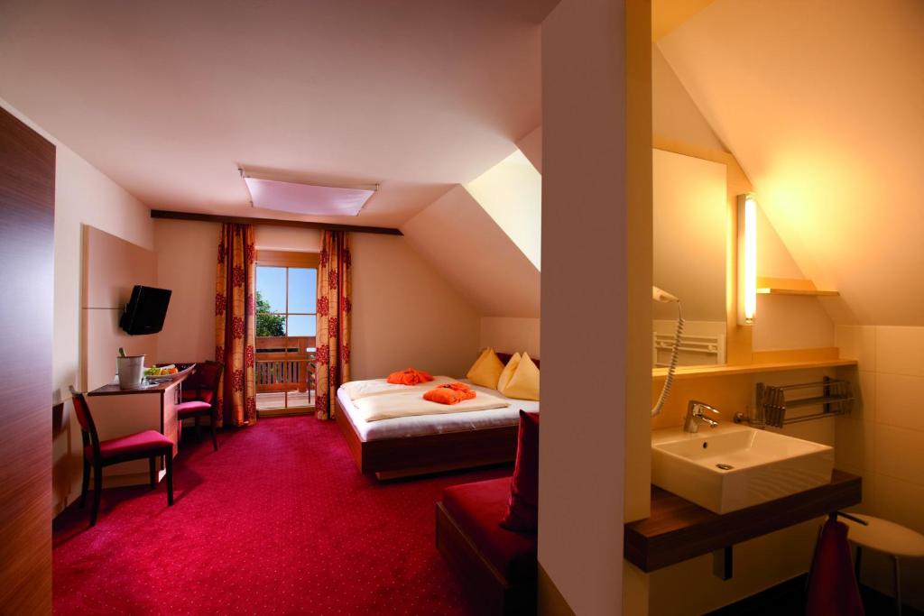 Двухместный (Двухместный номер с 1 кроватью и ванной) отеля Panoramahof Loipersdorf, Еннерсдорф