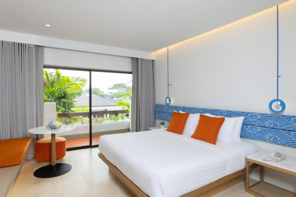 Двухместный (Номер «Премьер» с кроватью размера «king-size» и видом на сад) отеля Novotel Rim Pae Rayong, Районг