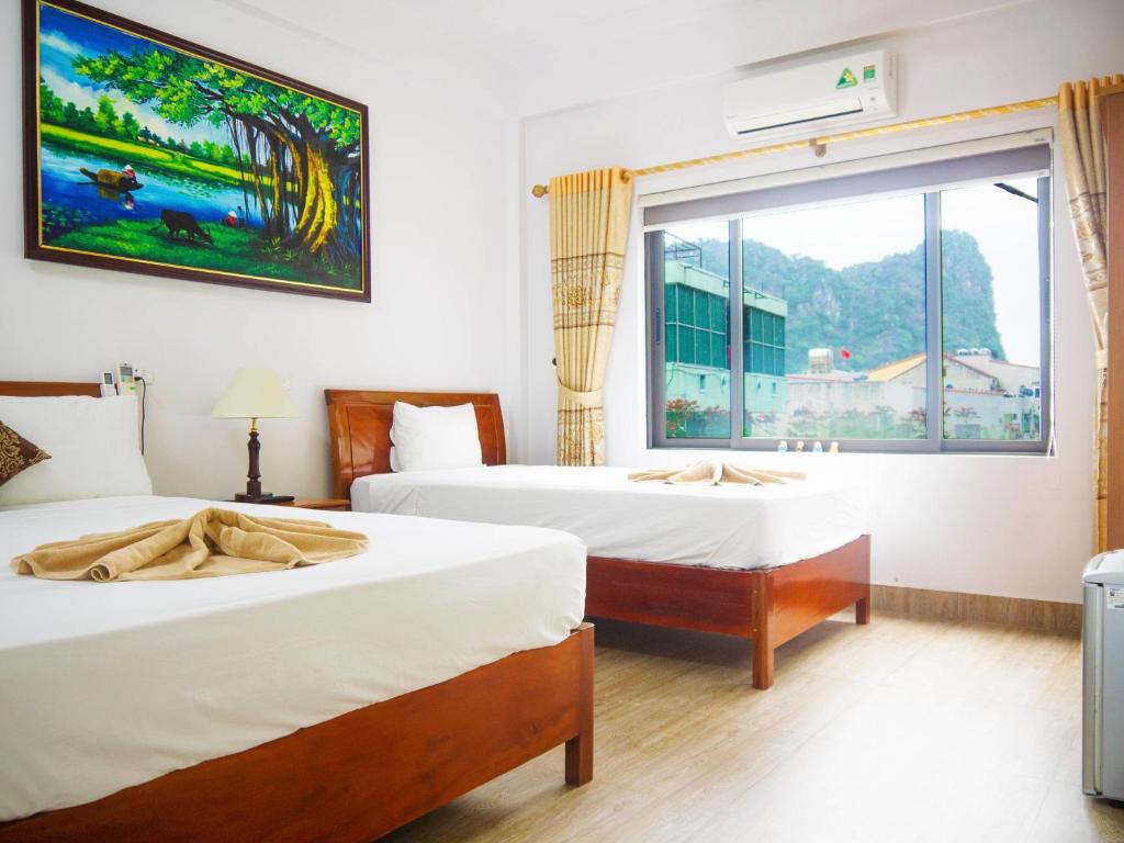 Трехместный (Трехместный номер с видом на горы) семейного отеля Thao Nguyen Hotel, Донгхой