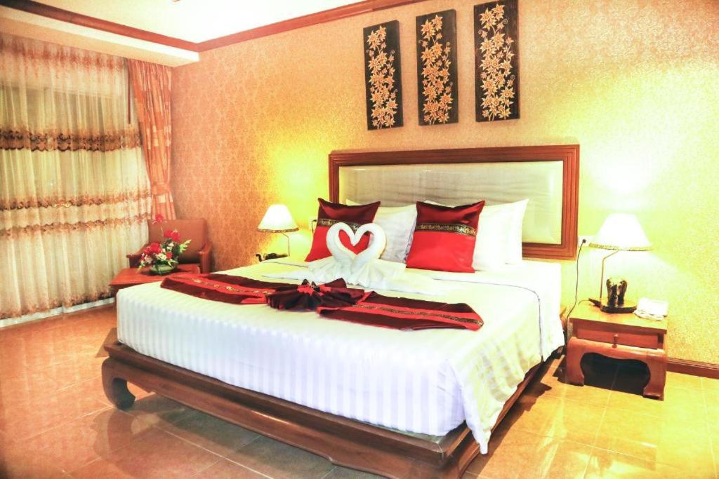 Двухместный (Двухместный номер Делюкс с 1 кроватью) отеля Aiyaree Place, Паттайя