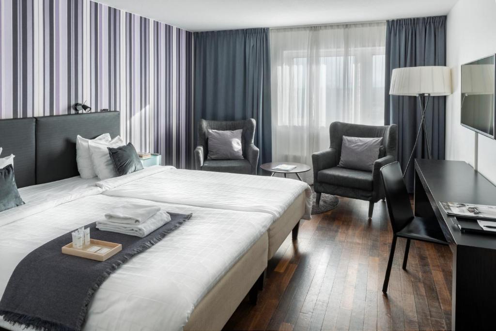 Двухместный (Улучшенный номер с кроватью размера «queen-size») отеля First Hotel Strand, Сундсвалль