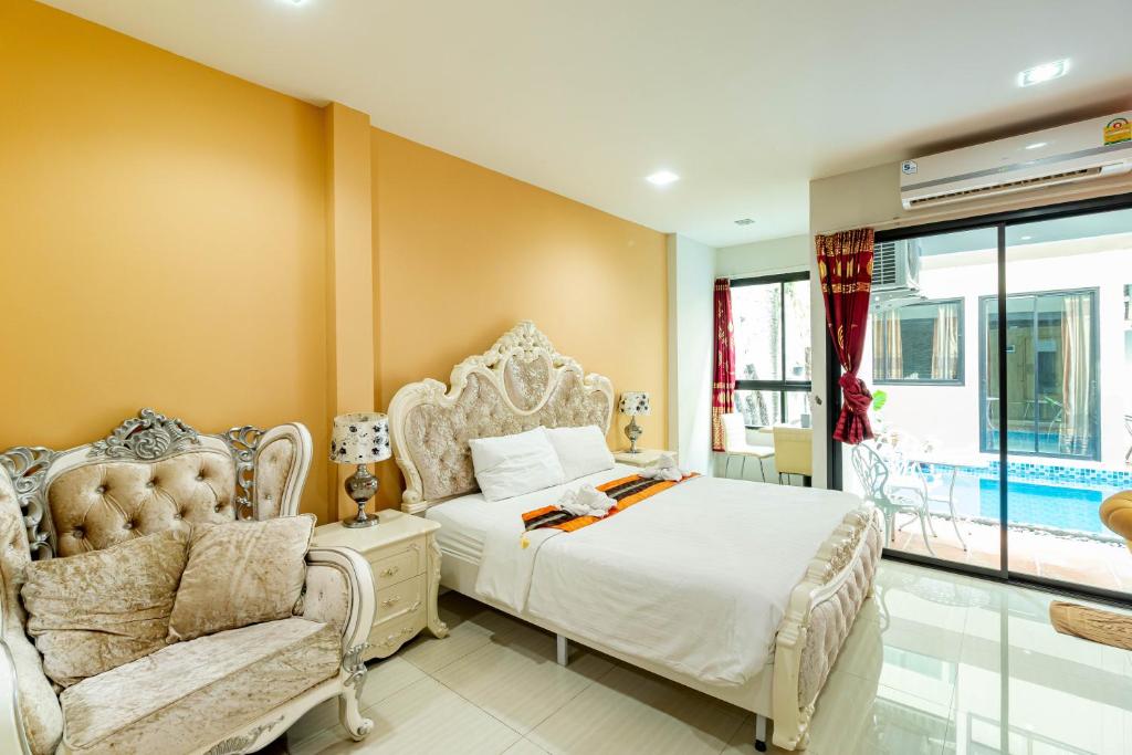 Двухместный (Номер с кроватью размера «king-size» и видом на бассейн) отеля The Pool Resort, Бангкок