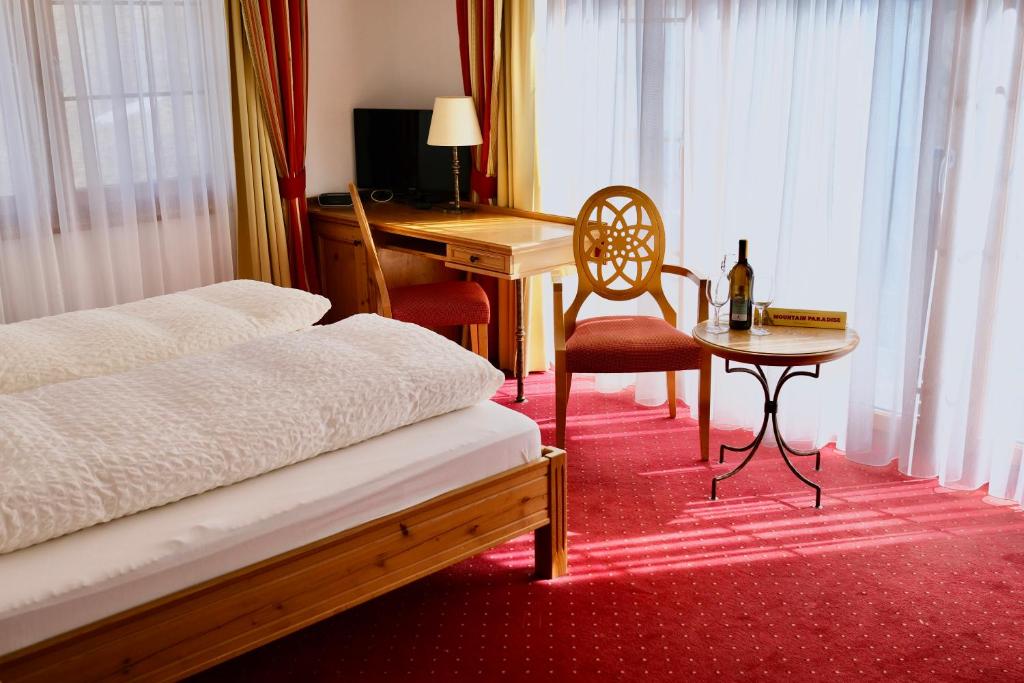 Двухместный (Двухместный номер с 1 кроватью и балконом) отеля Mountain Paradise, Церматт