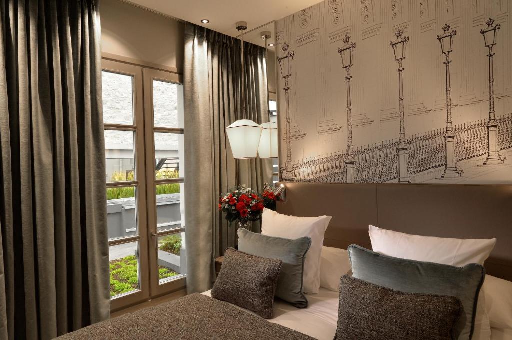 Двухместный (Улучшенный двухместный номер видом на сад, 1 кроватью и доступом в спа-центр) отеля Hotel La Lanterne, Париж