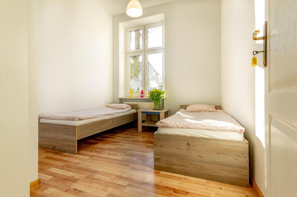 Двухместный (Двухместный номер с 2 отдельными кроватями и общей ванной комнатой) хостела Dream Hostel Sopot, Сопот