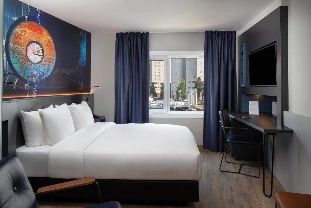 Двухместный (Waterfront Double Bed) отеля Inntel Hotels Rotterdam Centre, Роттердам