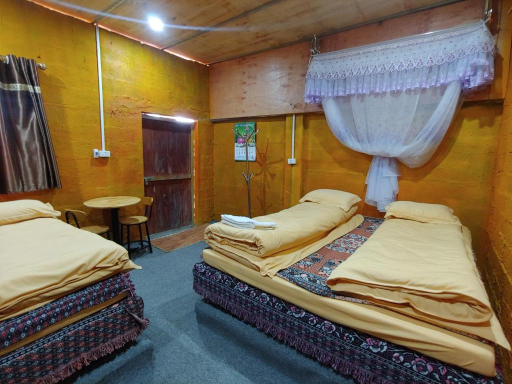 Двухместный (Стандартный двухместный номер с 1 кроватью) отеля Aladdin Homestay Đồng Văn, Хазянг