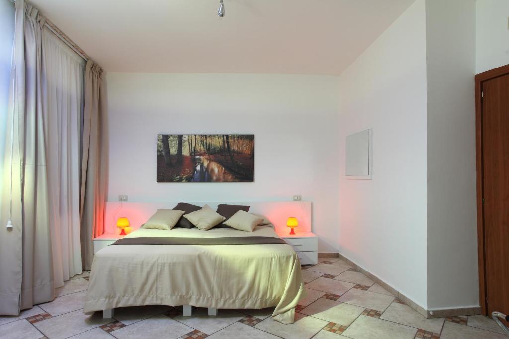 Двухместный (Двухместный номер эконом-класса с 1 кроватью или 2 отдельными кроватями) отеля Napoli Sea, Неаполь