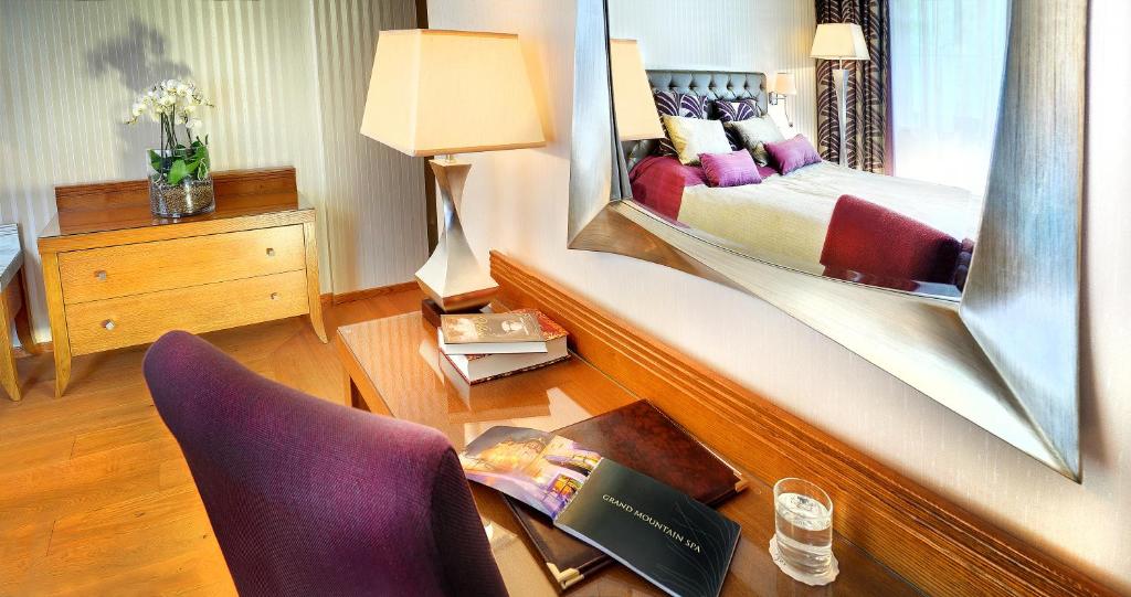 Двухместный (Двухместный номер с двуспальной кроватью и дополнительной кроватью) отеля Grand Hotel Praha, Высокие Татры