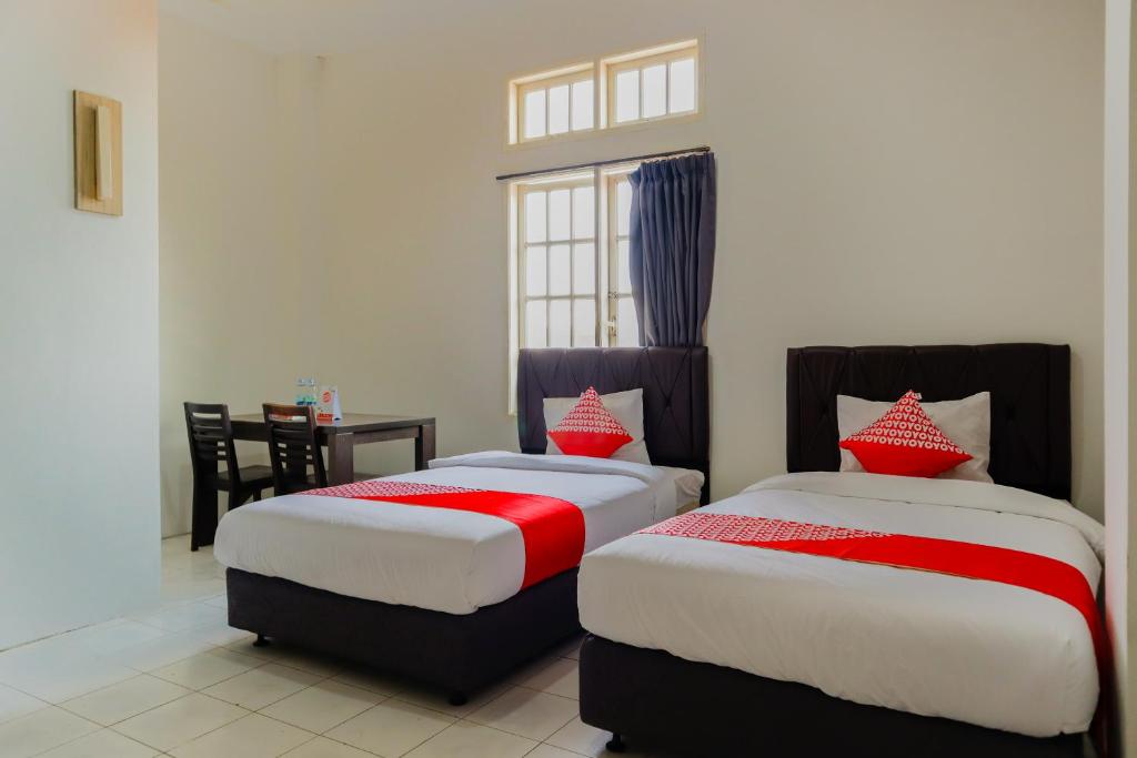 Двухместный (Стандартный двухместный номер с 2 отдельными кроватями) отеля OYO 1111 Passer Baroe Inn, Джакарта