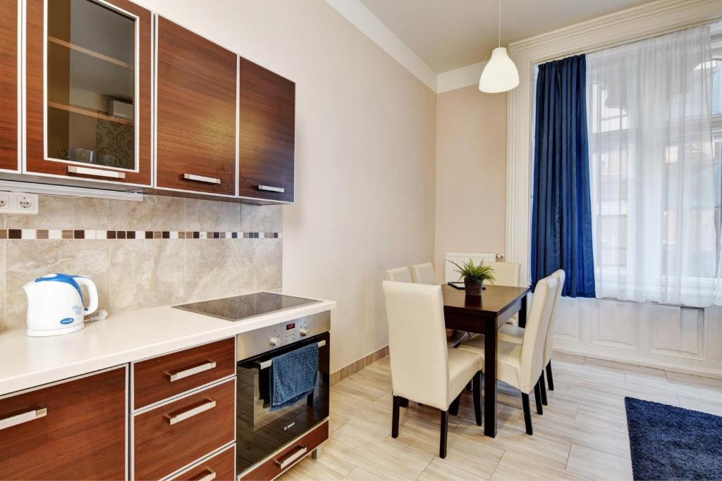 Сьюит (Улучшенные апартаменты с 2 спальнями, вид на город), Fashion Street Boutique Apartment