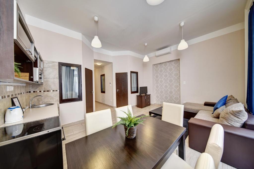 Сьюит (Апартаменты Делюкс с 2 спальнями, вид на город), Fashion Street Boutique Apartment