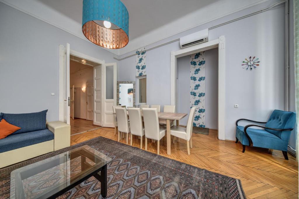 Апартаменты (Очень большие апартаменты с 3 спальнями), Fashion Street Boutique Apartment