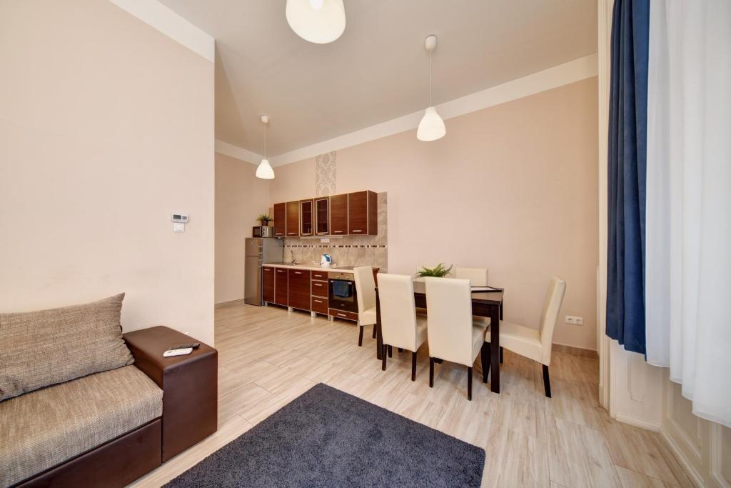 Сьюит (Улучшенные апартаменты с 2 спальнями, вид на город), Fashion Street Boutique Apartment