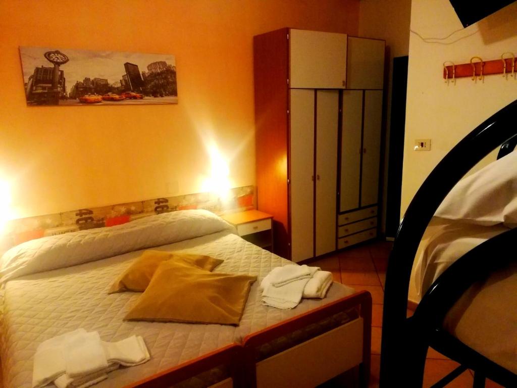 Четырехместный (Четырехместный номер (для 2 взрослых и 2 детей)) отеля Hotel Galles Rimini, Римини