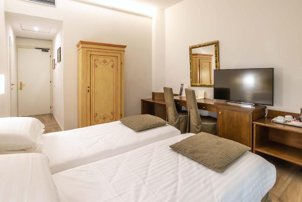 Двухместный (Улучшенный двухместный номер с 1 кроватью или 2 отдельными кроватями) отеля Machiavelli Palace, Флоренция