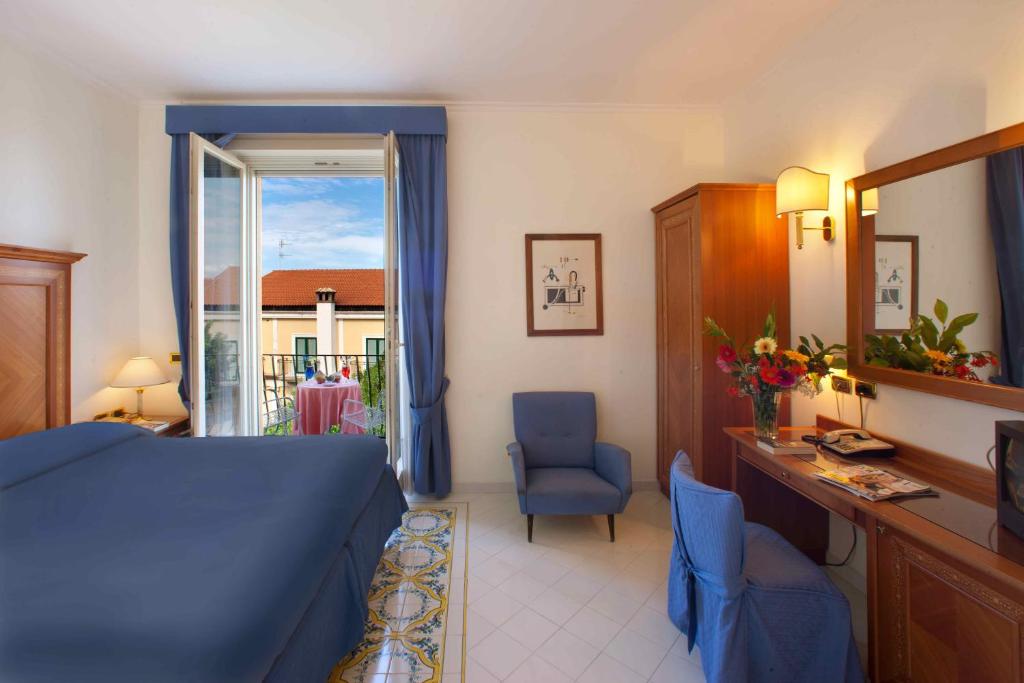 Двухместный (Двухместный номер с 1 кроватью или 2 отдельными кроватями) отеля Hotel Continental, Сорренто