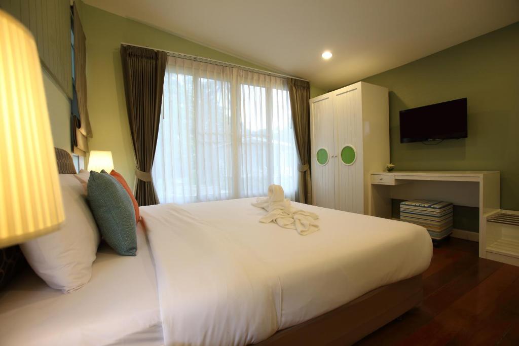Трехместный (Улучшенная вилла с 1 спальней) отеля Bangsaen Heritage, Чонбури