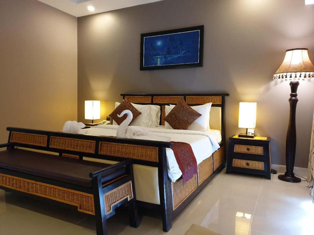 Двухместный (Номер с кроватью размера «king-size» и видом на море) отеля Aristocrat Residence & Hotel, Сиануквиль