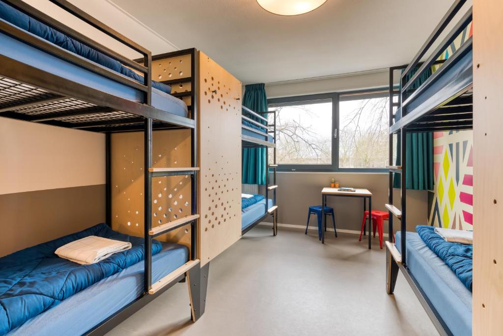 Номер (Bed in 7-bed Mixed Dorm with Shower) хостела Stayokay Maastricht, Маастрихт