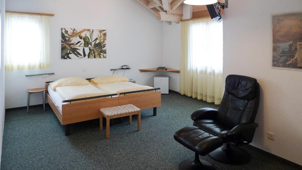 Двухместный (Двухместный номер с 1 кроватью или 2 отдельными кроватями и балконом) отеля Hotel Oberland, Лаутербруннен