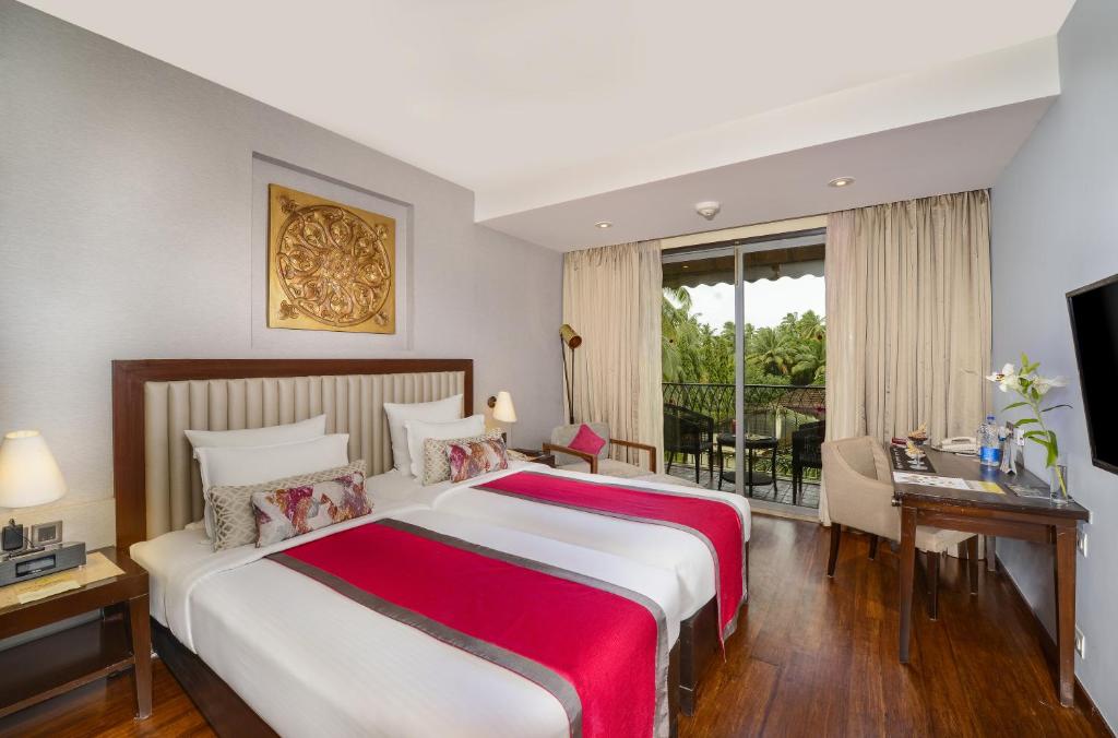 Двухместный (Улучшенный двухместный номер с 2 отдельными кроватями) курортного отеля Novotel Goa Resort & Spa, Кандолим