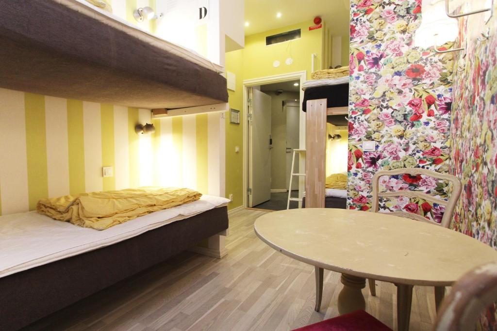 Номер (Кровать в общем 4-местном номере для мужчин и женщин), Skanstulls Hostel