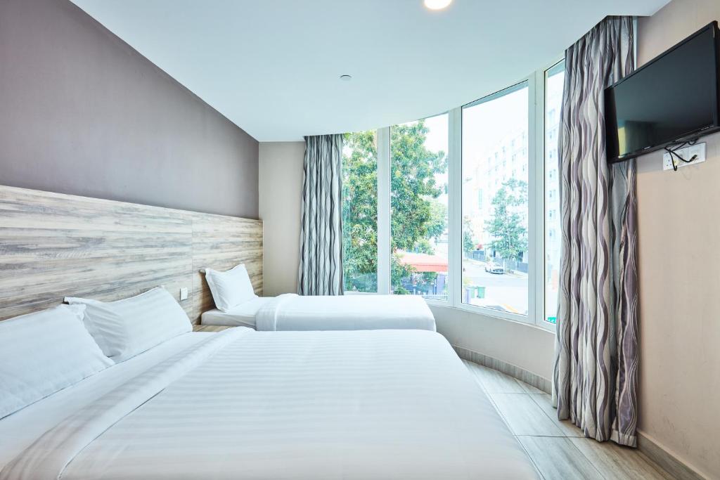 Трехместный (Deluxe Triple Room with One Double Bed and One Single Bed), Fragrance Hotel - Crystal