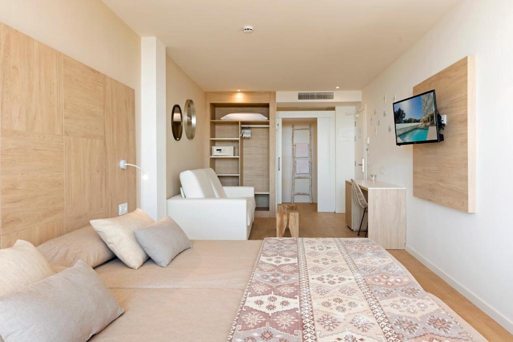 Двухместный (Двухместный номер Делюкс с 1 кроватью и видом на море) отеля HSM Son Veri, Эль-Ареналь