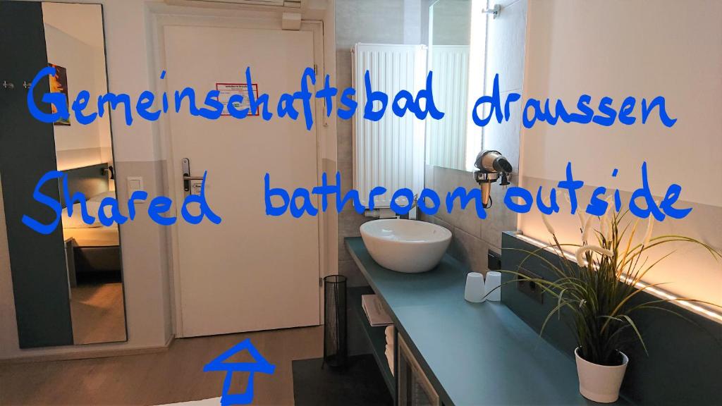 Двухместный (Двухместный номер с 1 кроватью и общей ванной комнатой) гостевого дома Pension Elisabeth, Зальцбург
