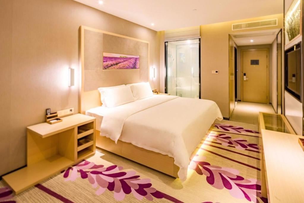 Двухместный (Представительский номер с кроватью размера «king-size») отеля Lavande Hotel Guangzhou Panyu Changlong Zhong Hua Food City Branch, Гуанчжоу