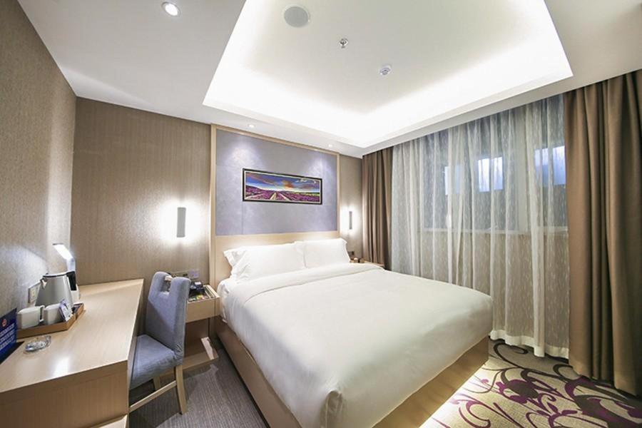 Двухместный (Номер Делюкс с кроватью размера «king-size») отеля Lavande Hotel Beijing Guanganmen Daguan Garden, Пекин